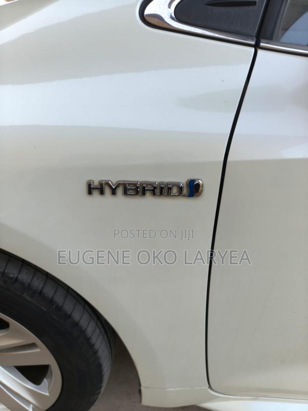 Toyota Corolla Hybrid LE 2023 White