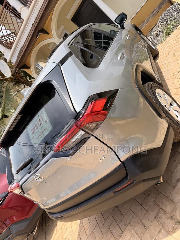 Toyota RAV4 LE 2021 Silver