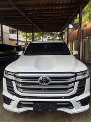New Toyota Land Cruiser LC300 2023 White for sale