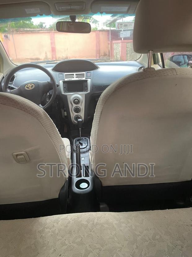 Toyota Vitz 2010 Green