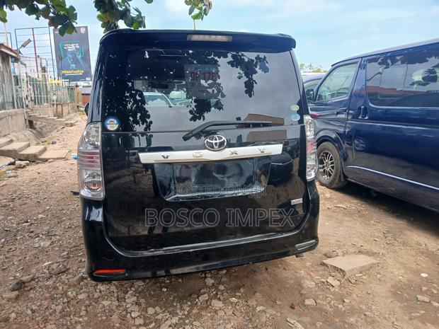 Toyota Voxy 2012 Black