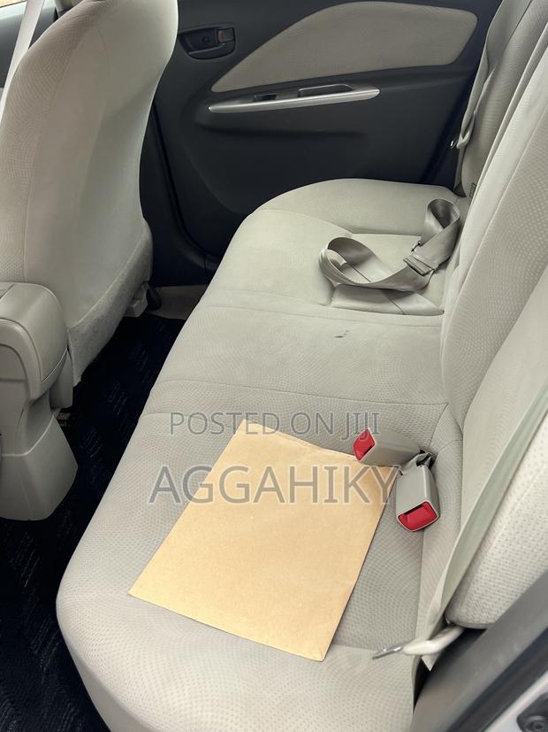 Toyota Belta 2010 Silver