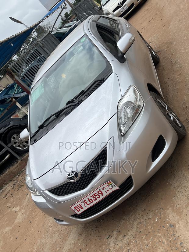 Toyota Belta 2010 Silver