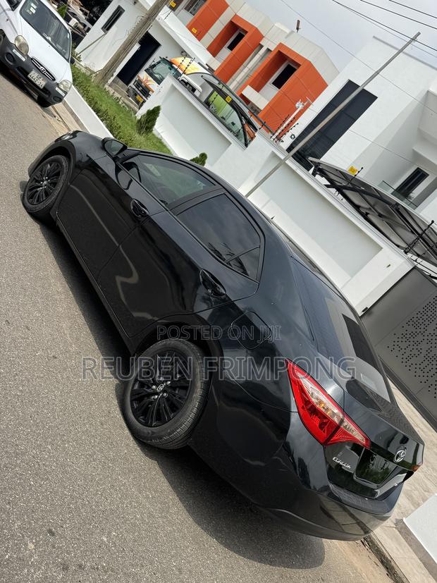 Toyota Corolla LE (1.8L 4cyl 2A) 2018 Black