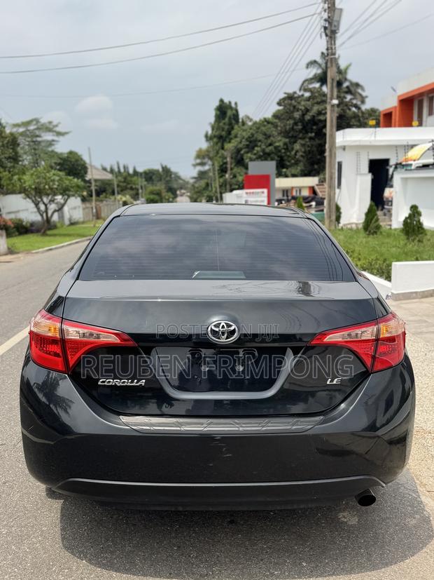 Toyota Corolla LE (1.8L 4cyl 2A) 2018 Black