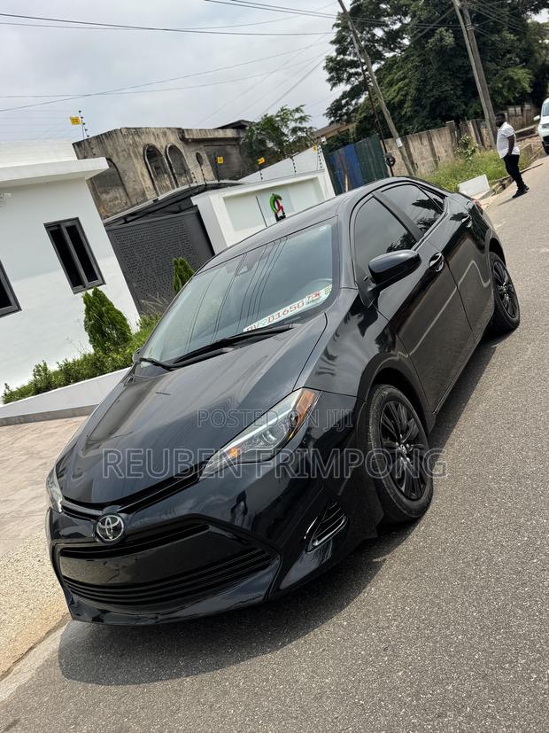 Toyota Corolla LE (1.8L 4cyl 2A) 2018 Black