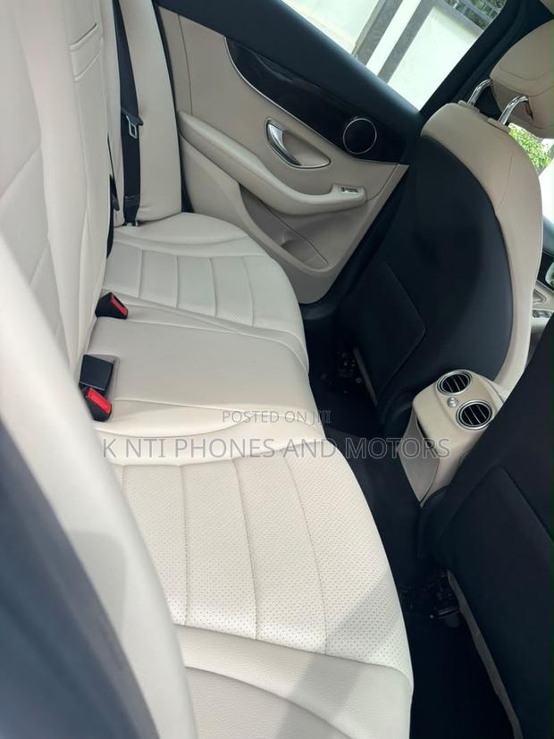 Mercedes-Benz C300 Luxury 4matic Sedan AWD (2.0L 4cyl 7A) 2017 White