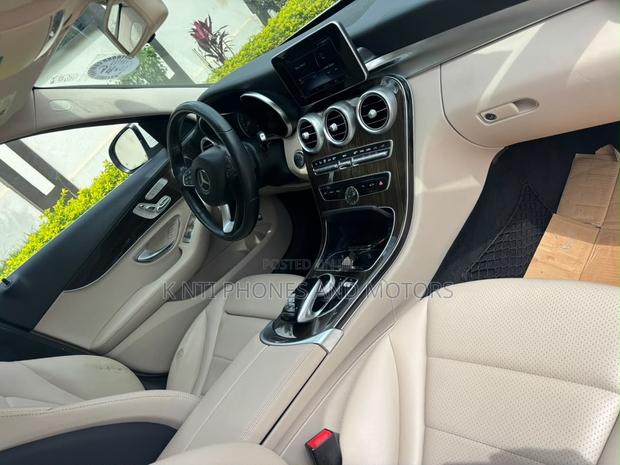 Mercedes-Benz C300 Luxury 4matic Sedan AWD (2.0L 4cyl 7A) 2017 White