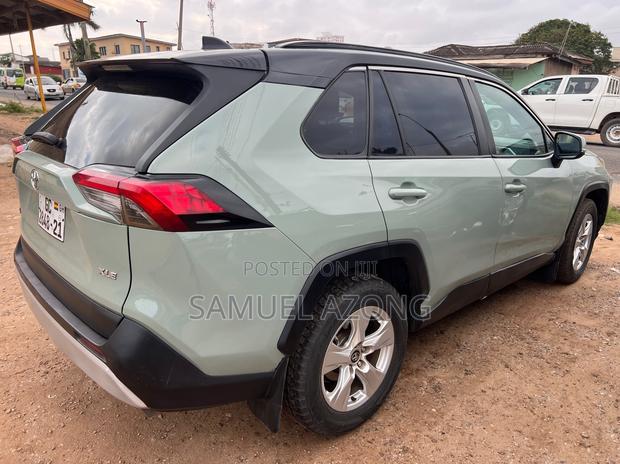 Toyota RAV4 XLE AWD 2019 Green