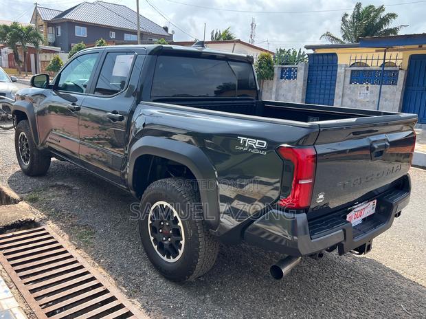 New Toyota Tacoma TRD Off-Road Double Cab 4WD 5.0 ft. SB (Automatic)