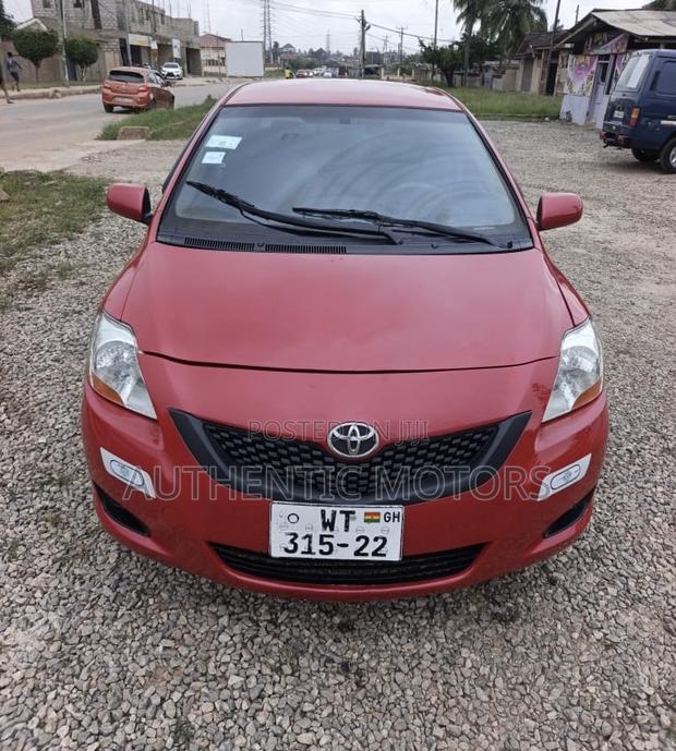 Toyota Yaris Base Sedan 4dr 2010 Red
