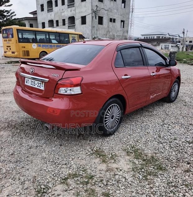 Toyota Yaris Base Sedan 4dr 2010 Red