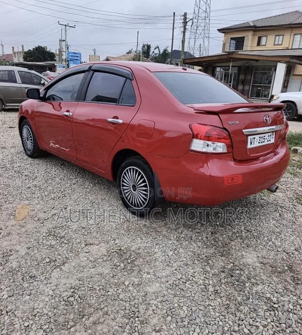 Toyota Yaris Base Sedan 4dr 2010 Red