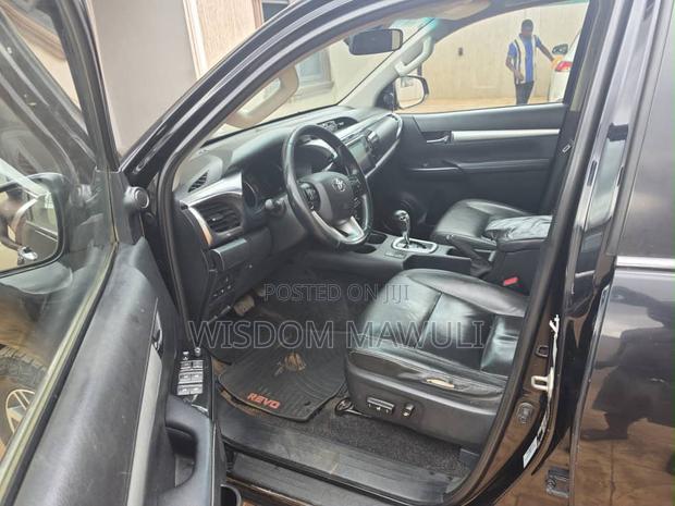 Toyota Hilux 2018 Black