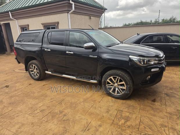 Toyota Hilux 2018 Black