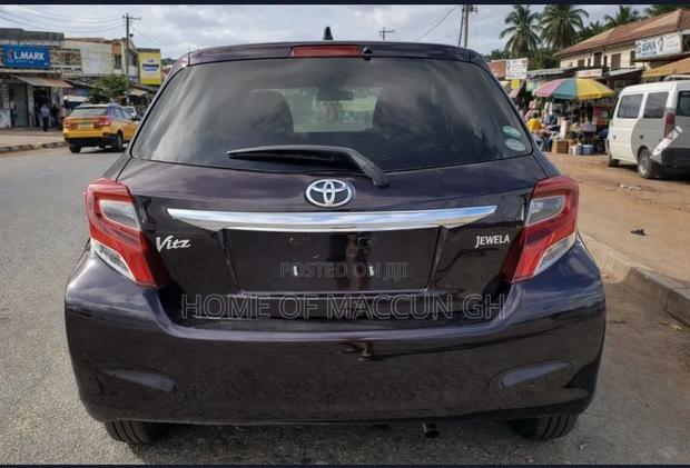 Toyota Vitz 1.3 AWD 5dr 2015