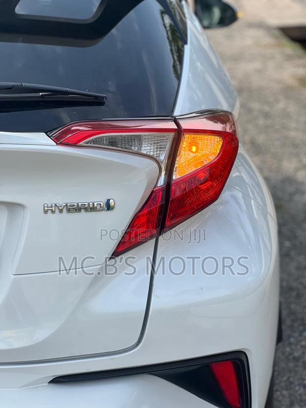 Toyota C-HR XLE FWD 2020 White