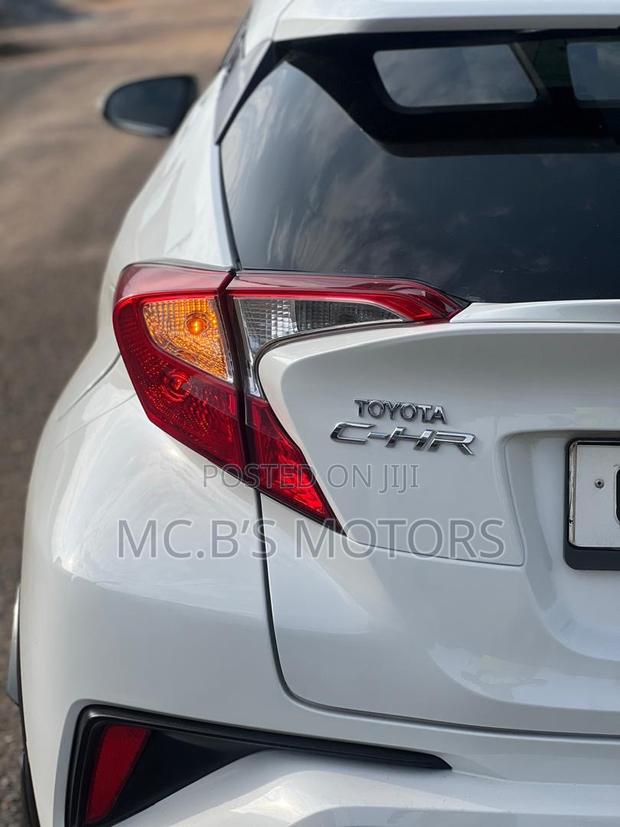 Toyota C-HR XLE FWD 2020 White