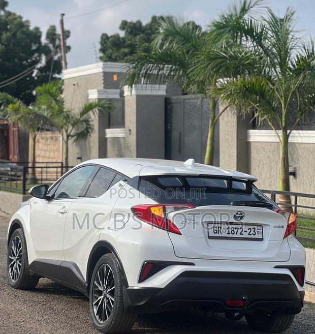 Toyota C-HR XLE FWD 2020 White