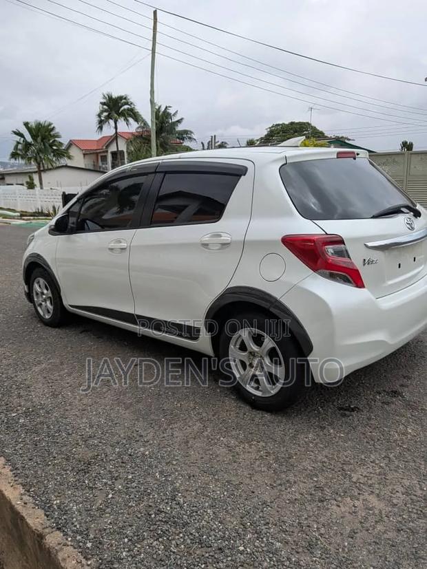 Toyota Vitz 2014 Off white