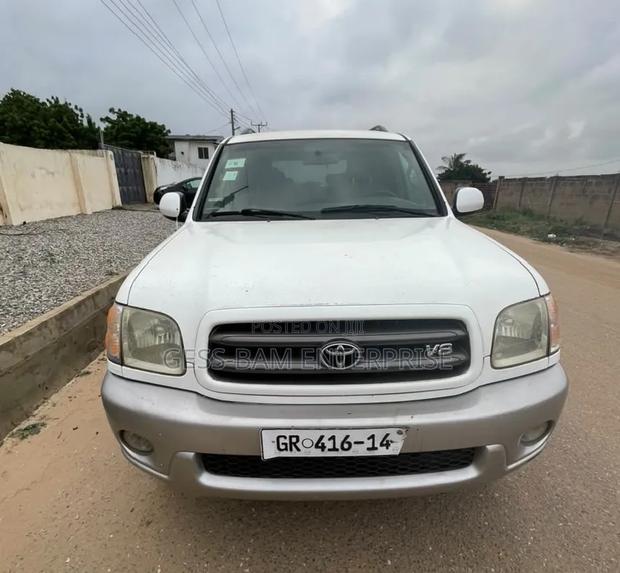 Toyota Sequoia 2004 White