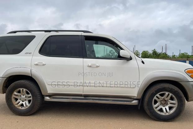 Toyota Sequoia 2004 White