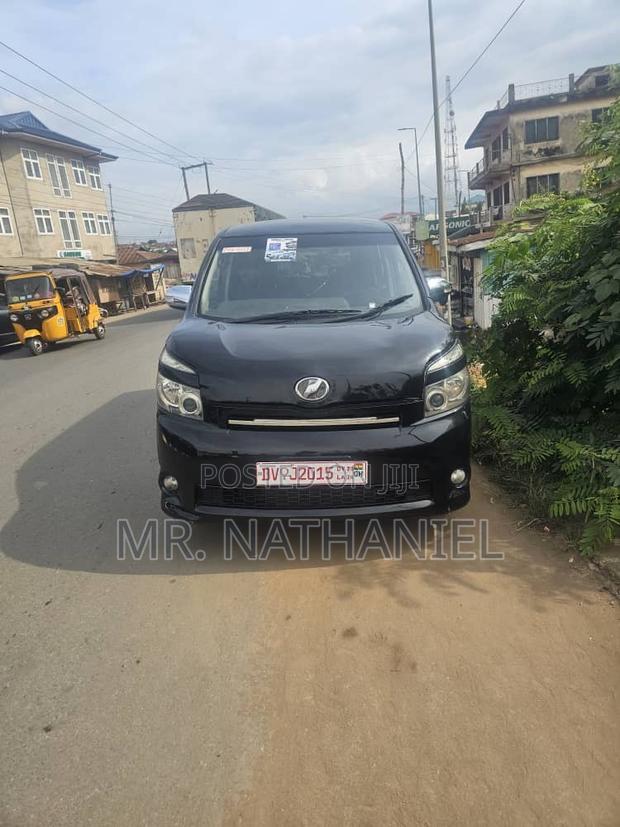 Toyota Voxy 2013 Black