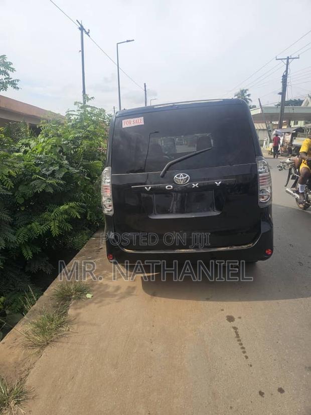 Toyota Voxy 2013 Black