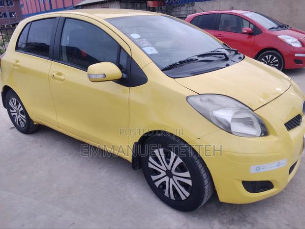 Toyota Vitz 2010 Yellow