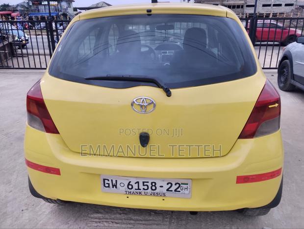 Toyota Vitz 2010 Yellow
