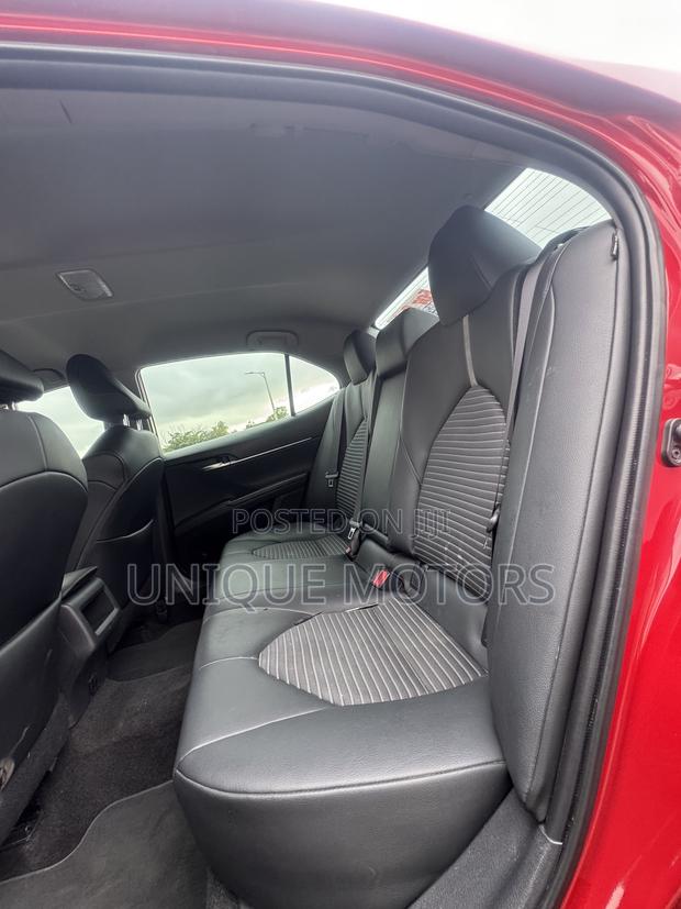 Toyota Camry SE 2021 Red