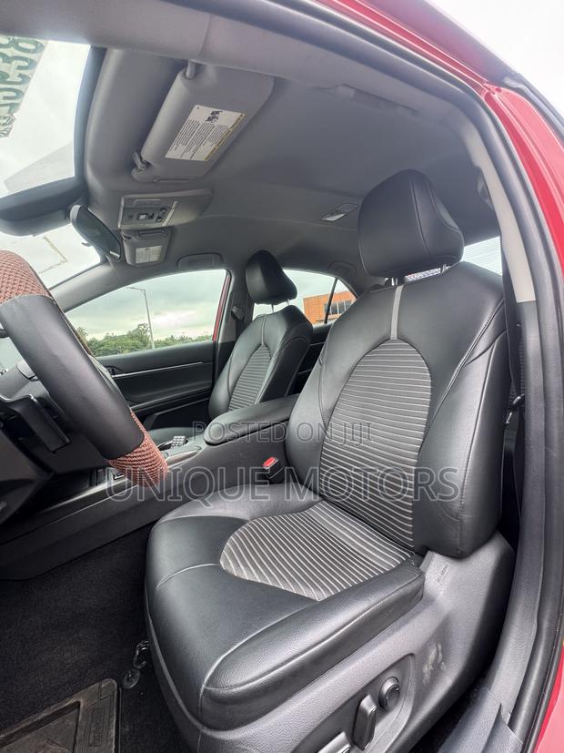 Toyota Camry SE 2021 Red