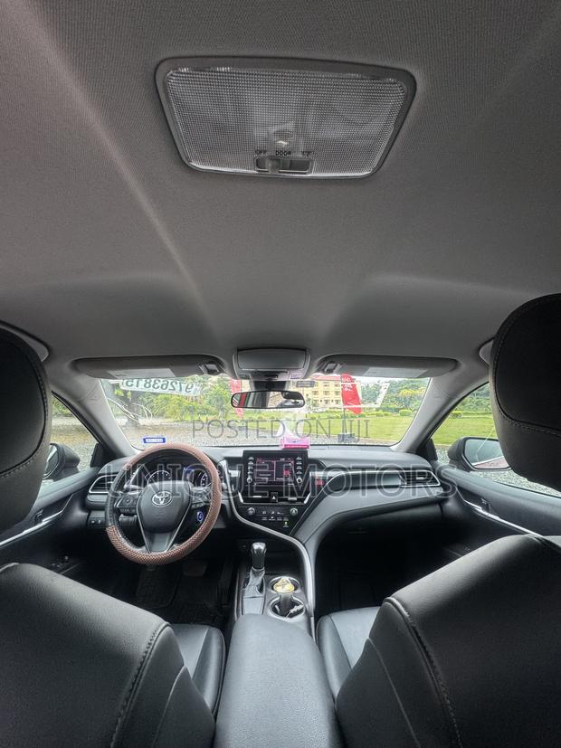 Toyota Camry SE 2021 Red