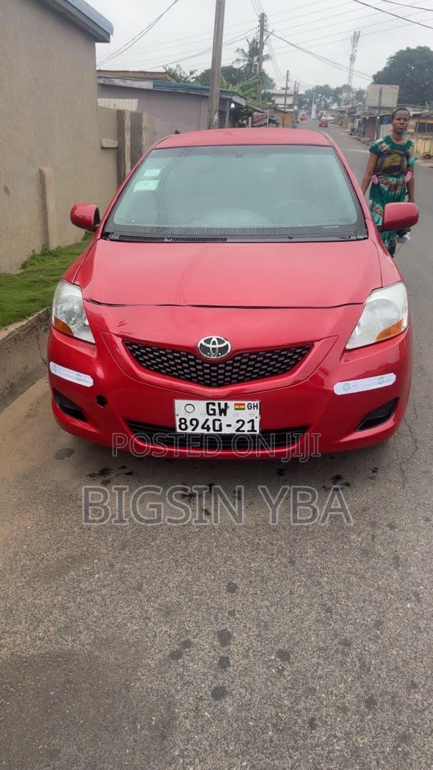Toyota Yaris Base Hatchback 5dr 2010 Red