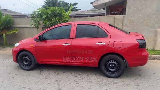 Toyota Yaris Base Hatchback 5dr 2010 Red
