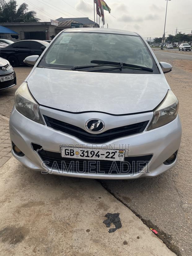 Toyota Vitz 2012 Silver