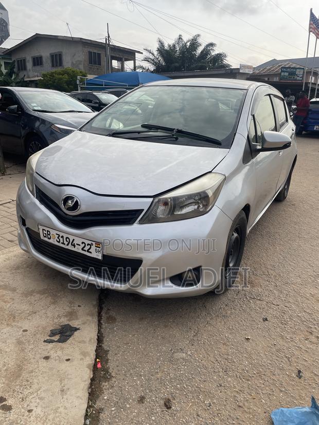Toyota Vitz 2012 Silver
