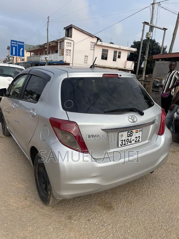 Toyota Vitz 2012 Silver