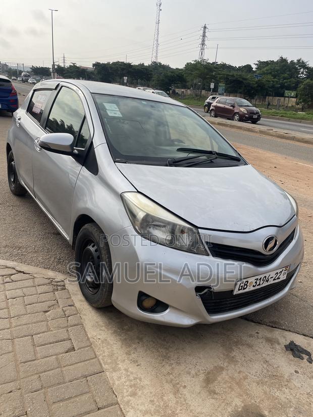 Toyota Vitz 2012 Silver