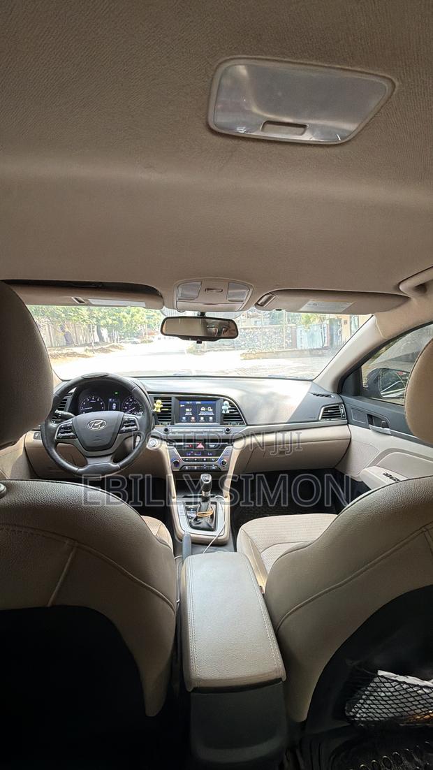 Hyundai Elantra Limited Sedan FWD (2.0L 4cyl 6A) 2017 Black