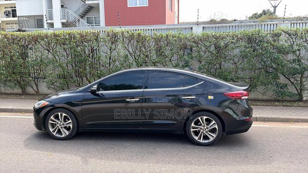 Hyundai Elantra Limited Sedan FWD (2.0L 4cyl 6A) 2017 Black
