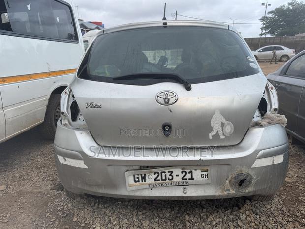 Toyota Vitz 2008 Silver