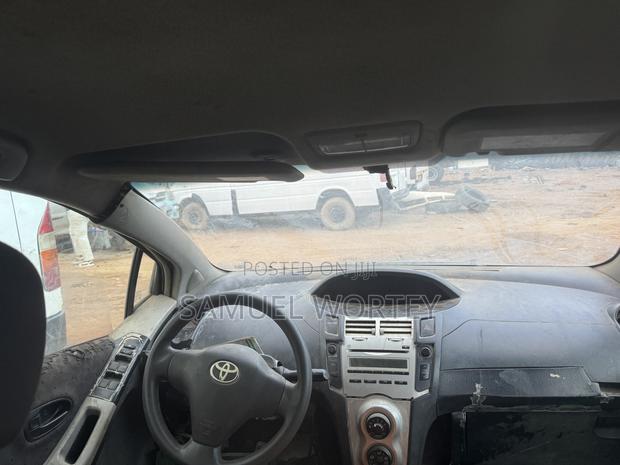 Toyota Vitz 2008 Silver