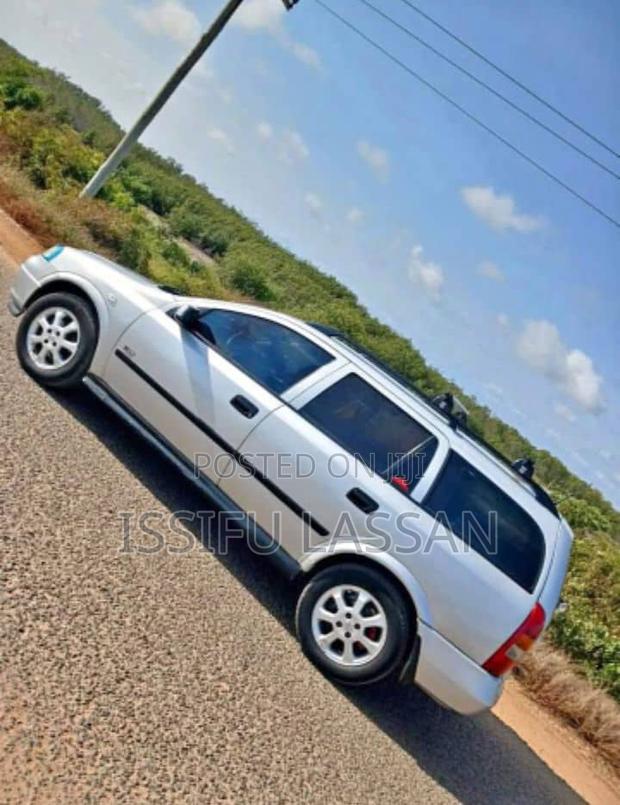 Opel Astra 1.6 Caravan 2006 Silver