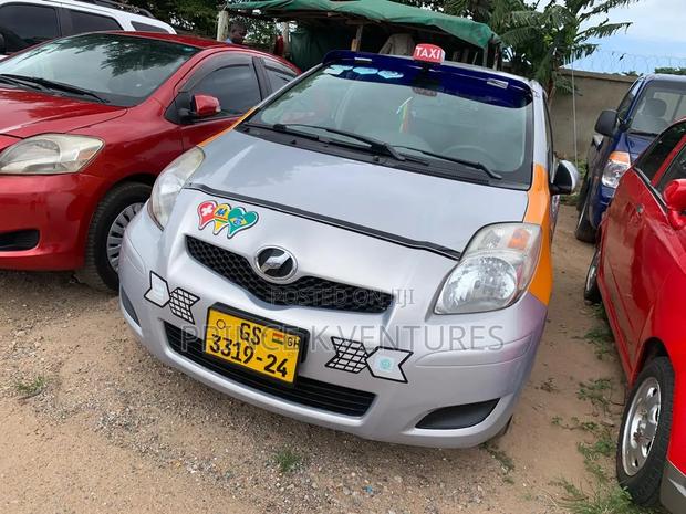 Toyota Vitz 1.3 FWD 5dr 2010 Silver