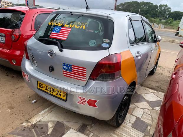 Toyota Vitz 1.3 FWD 5dr 2010 Silver