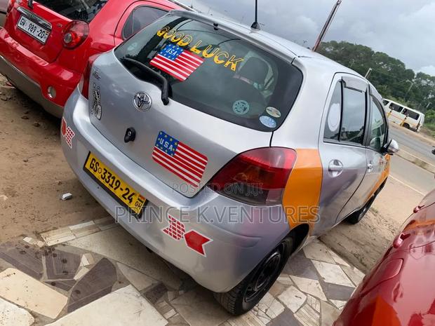 Toyota Vitz 1.3 FWD 5dr 2010 Silver