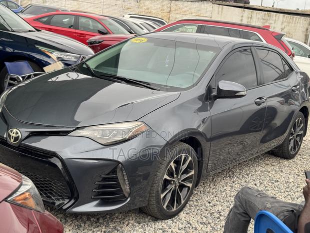 Toyota Corolla SE 4dr Sedan (1.8L 4cyl CVT) 2017 Gray