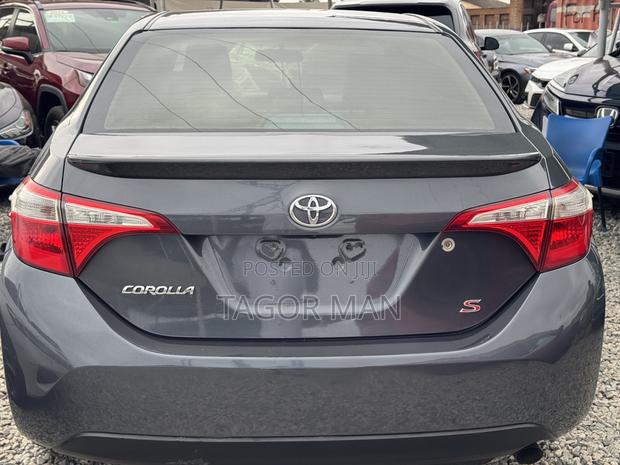 Toyota Corolla SE 4dr Sedan (1.8L 4cyl CVT) 2017 Gray