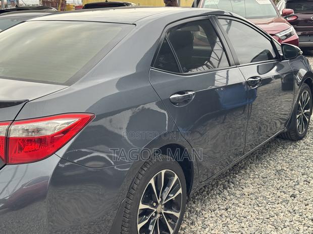 Toyota Corolla SE 4dr Sedan (1.8L 4cyl CVT) 2017 Gray